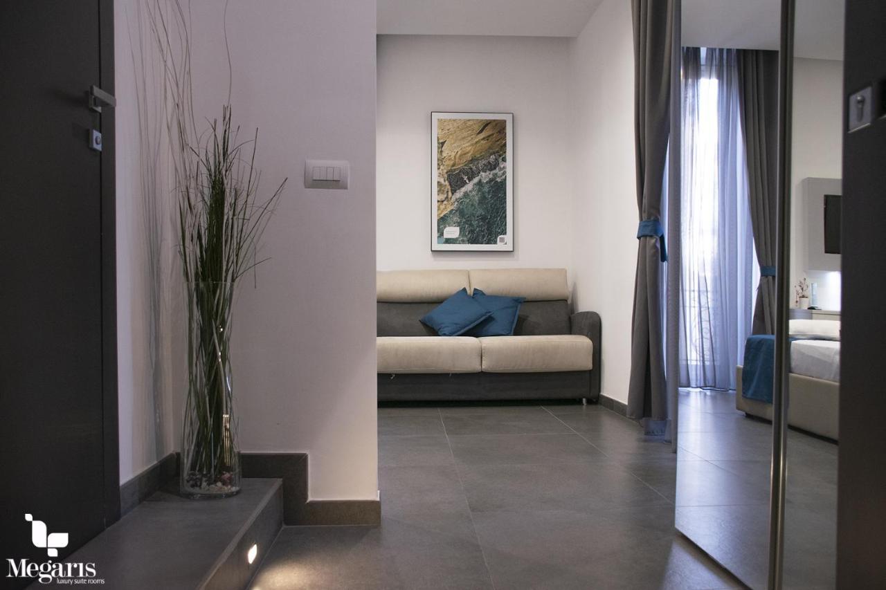 Megaris Luxury Suite Rooms Napoli Bagian luar foto