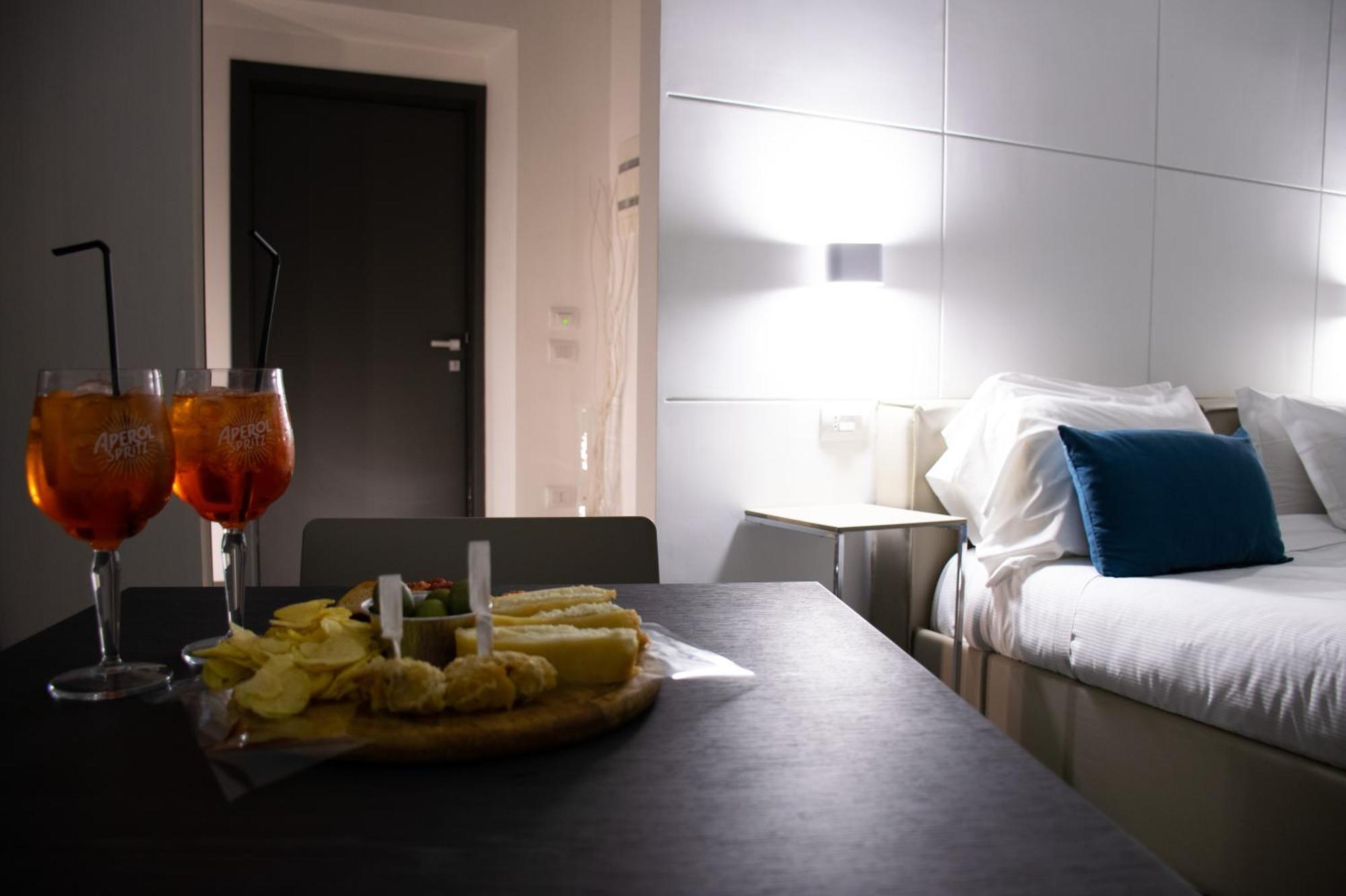 Megaris Luxury Suite Rooms Napoli Bagian luar foto